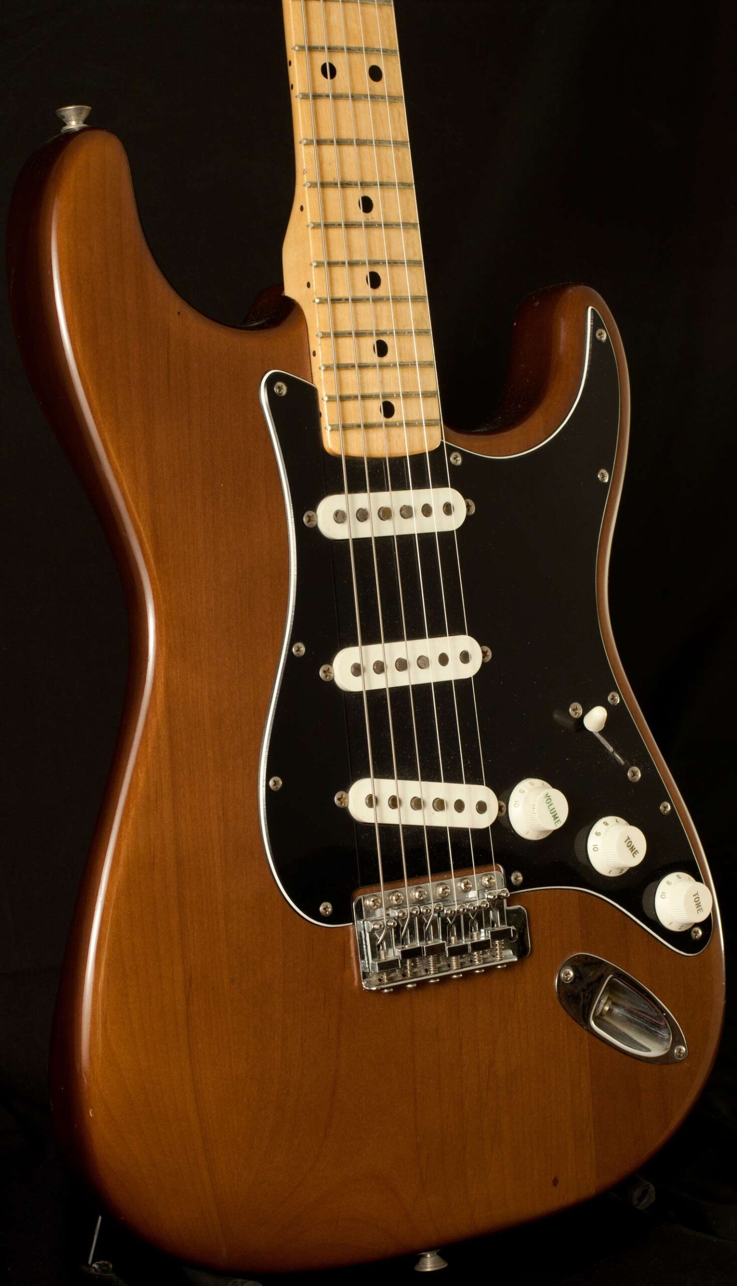 fenderstrat75brown2