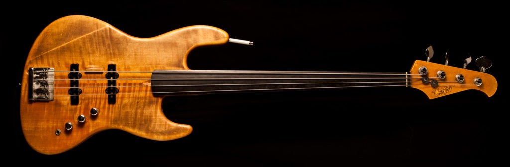 Fessler & Fürst Fretless Bass #1