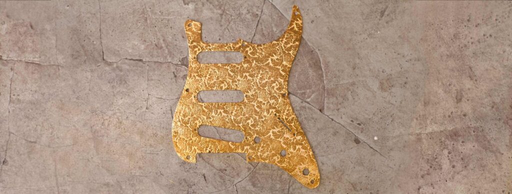 Metal Pickguard Strat Gold with Pattern