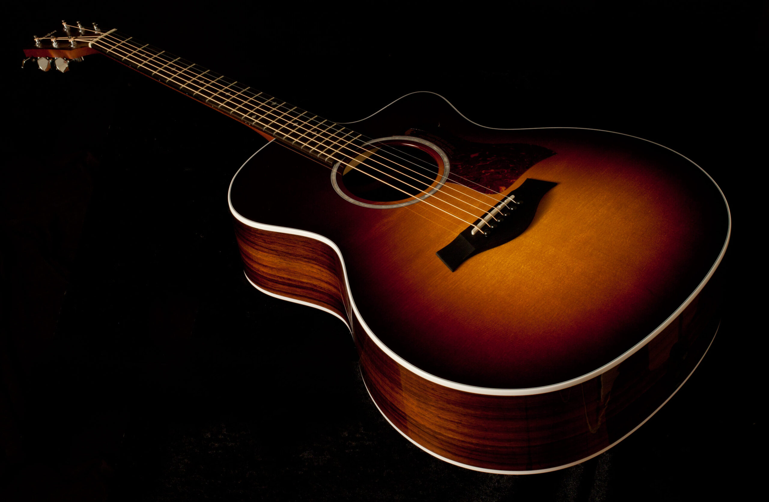 Taylor 214ce CF DLX Sunburst – Bild 2