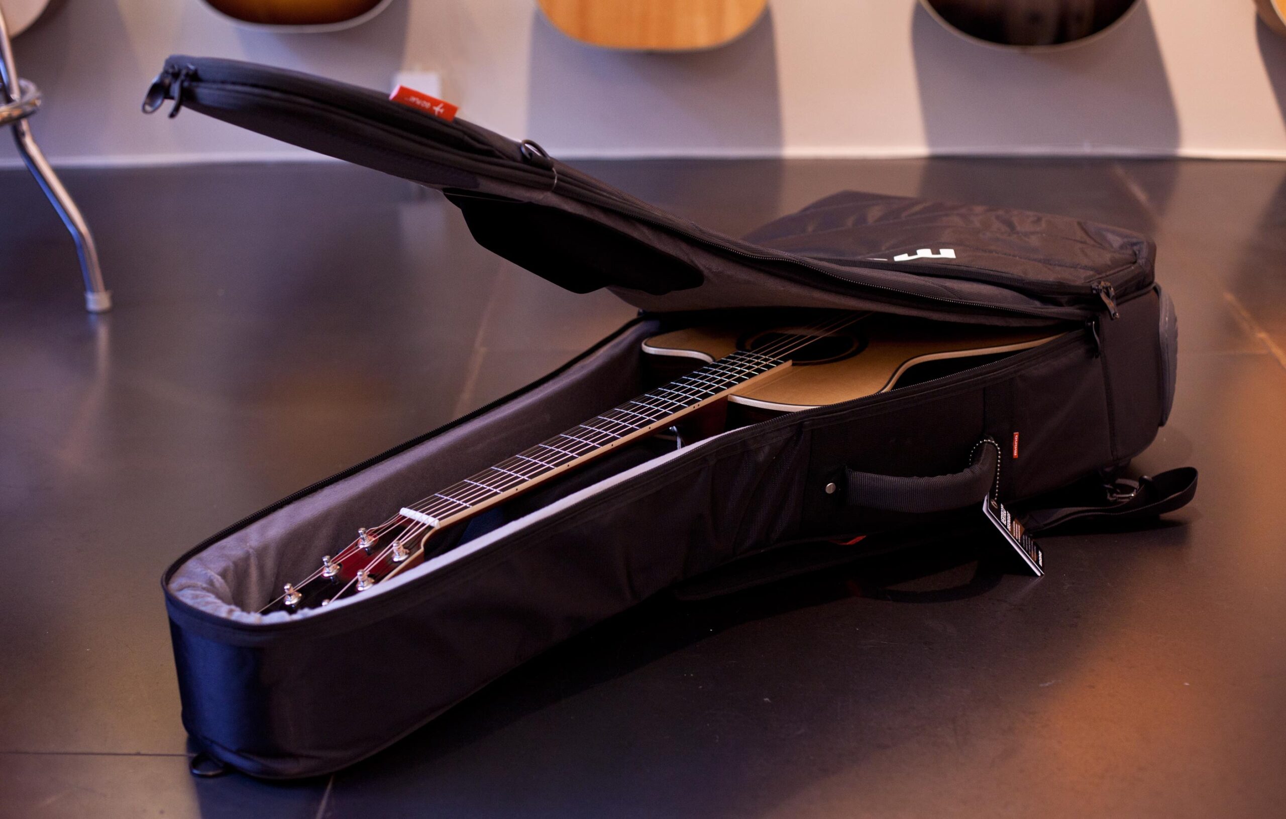 Mono Vertigo Dreadnought Bag - Image 4