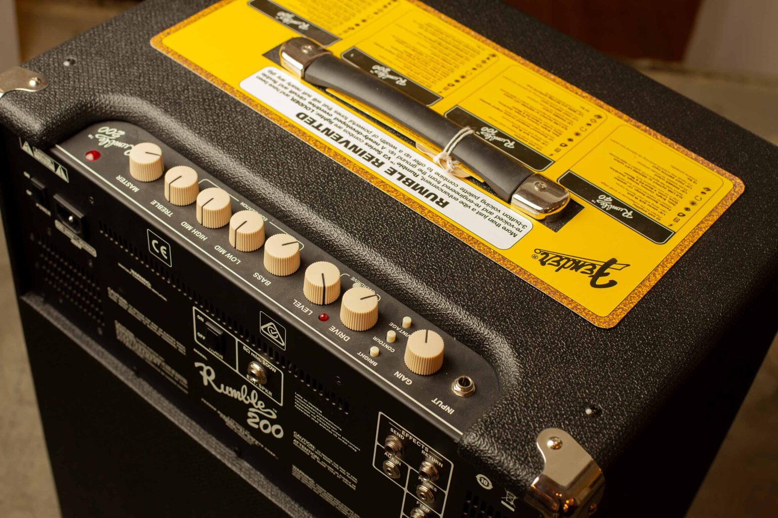 Fender Rumble 200 - Image 3