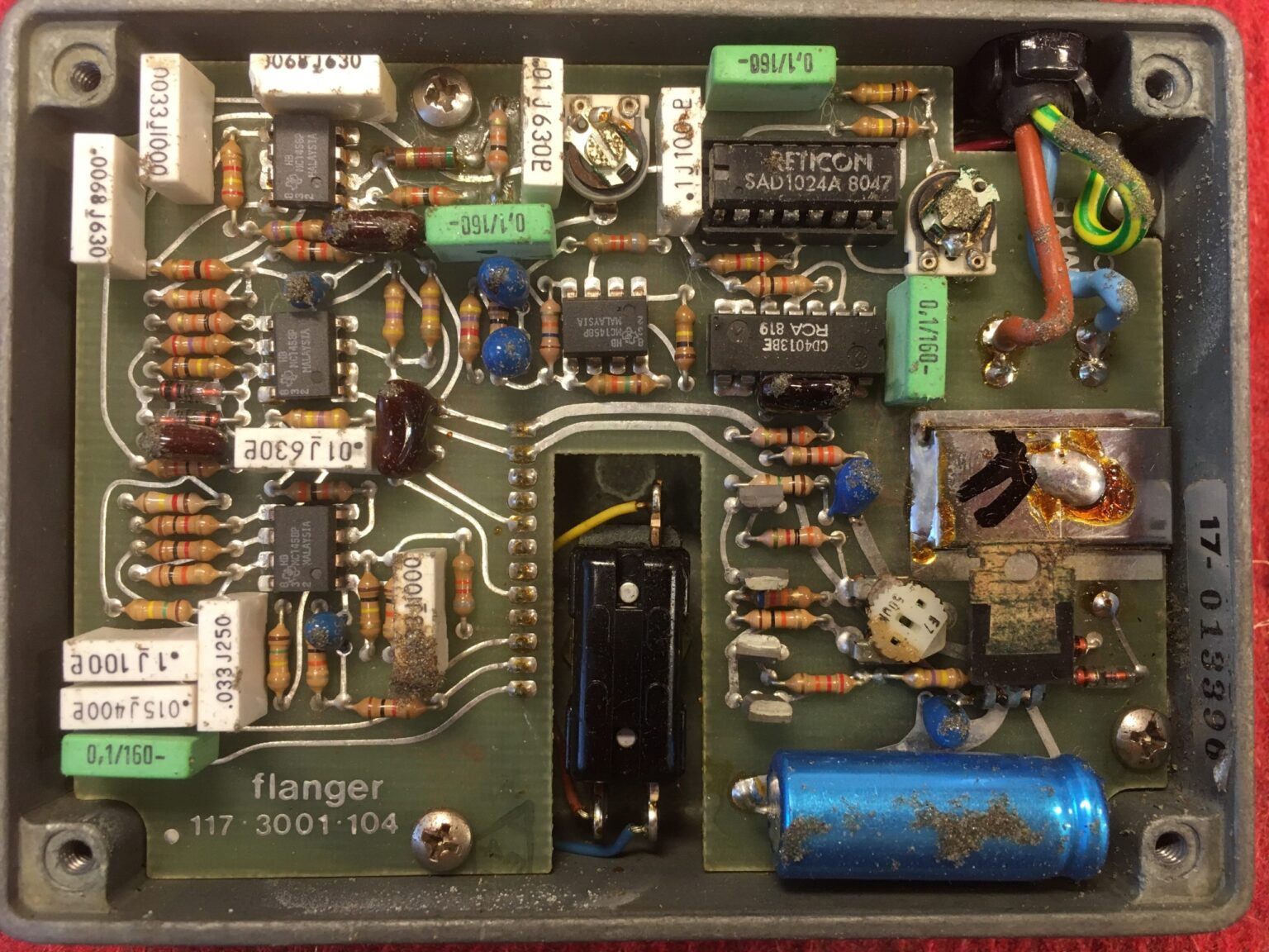 Tech 21 XXL Drive 1990's Diamond Plate - Image 3