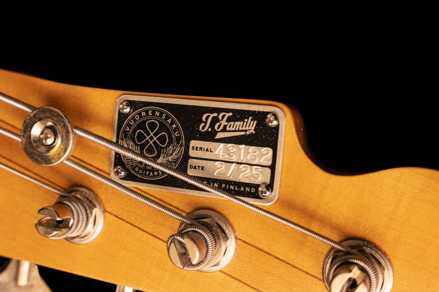Vuorensaku T. Family Bass "Emeraldo II" Aged Candy Green - Image 10