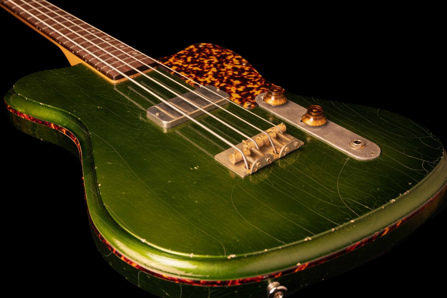 Vuorensaku T. Family Bass "Emeraldo II" Aged Candy Green - Image 6