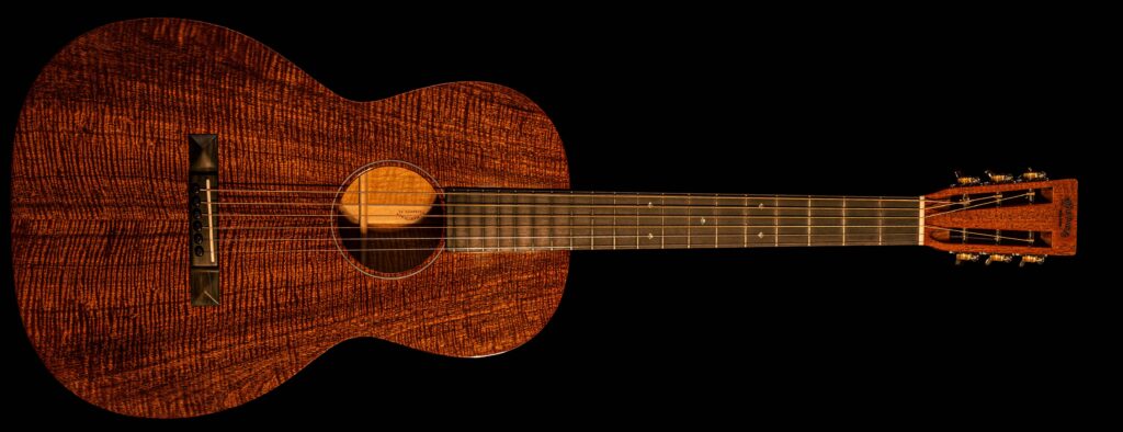Martin 00-Custom Flamed Mahogany