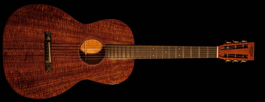 Martin 00-Custom Flamed Mahogany